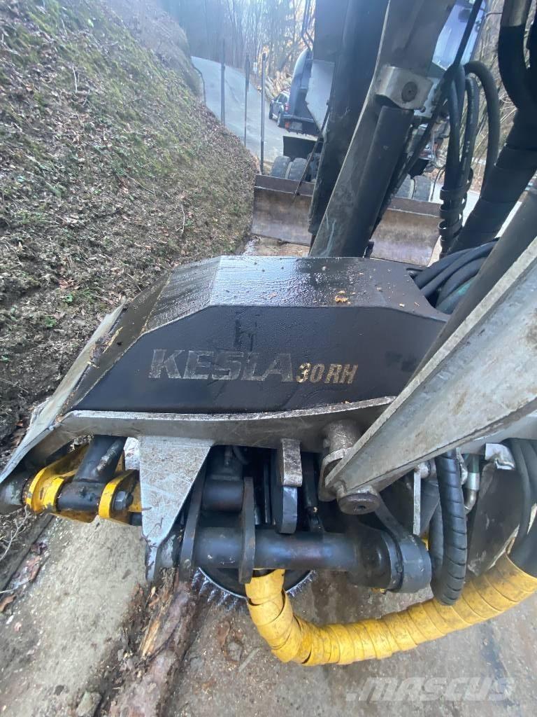 Kesla 30RH Harvesterit