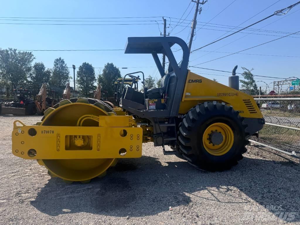 Bomag BW 211 P D-3 Yksivalssijyrät