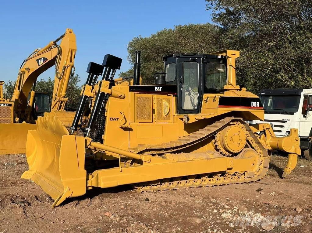 CAT D8R Telaketjupuskutraktorit