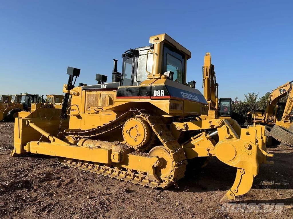 CAT D8R Telaketjupuskutraktorit