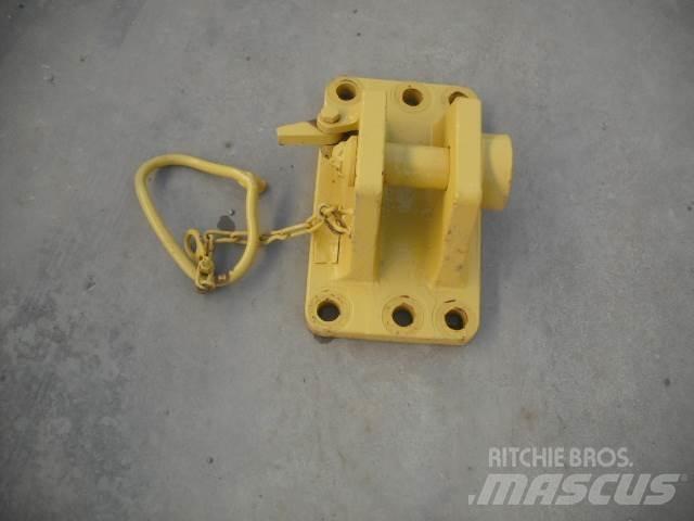 Komatsu D65EX PX Telaketjupuskutraktorit