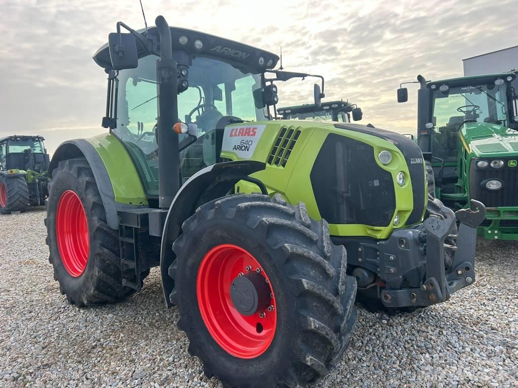 CLAAS Arion 640 Traktorit