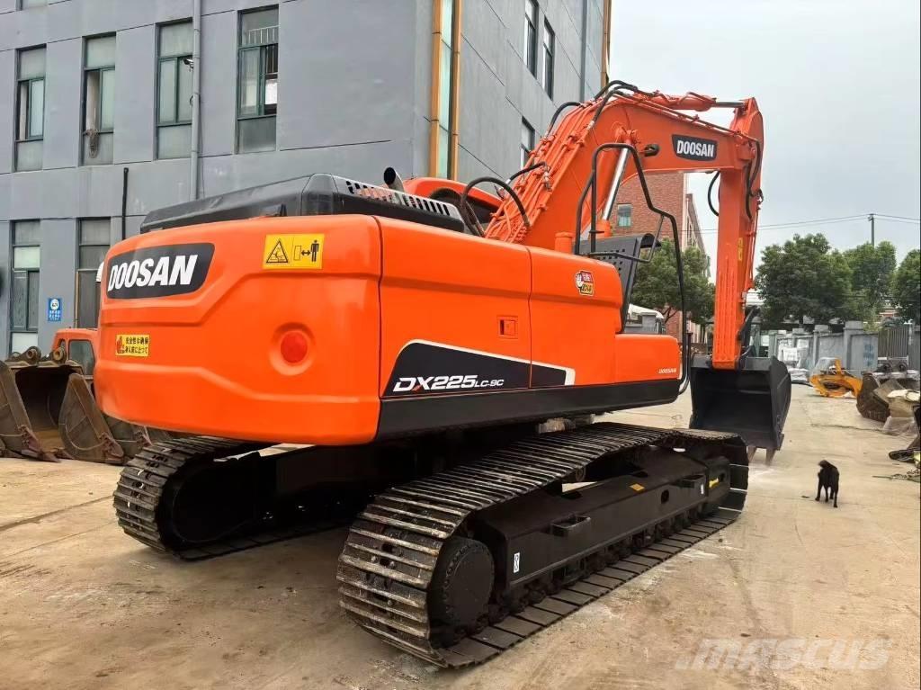 Doosan DX 225 LC Telakaivukoneet