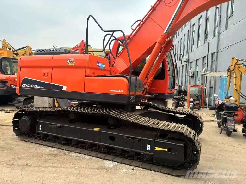 Doosan DX 225 LC Telakaivukoneet