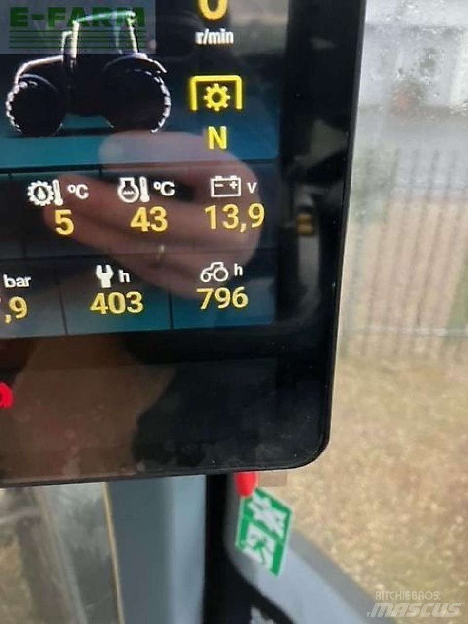 Valtra q305 Traktorit