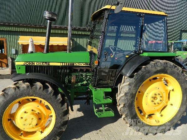 John Deere 2250 Traktorit