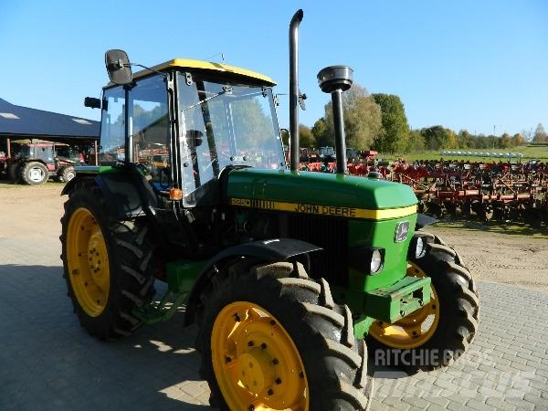 John Deere 2250 Traktorit