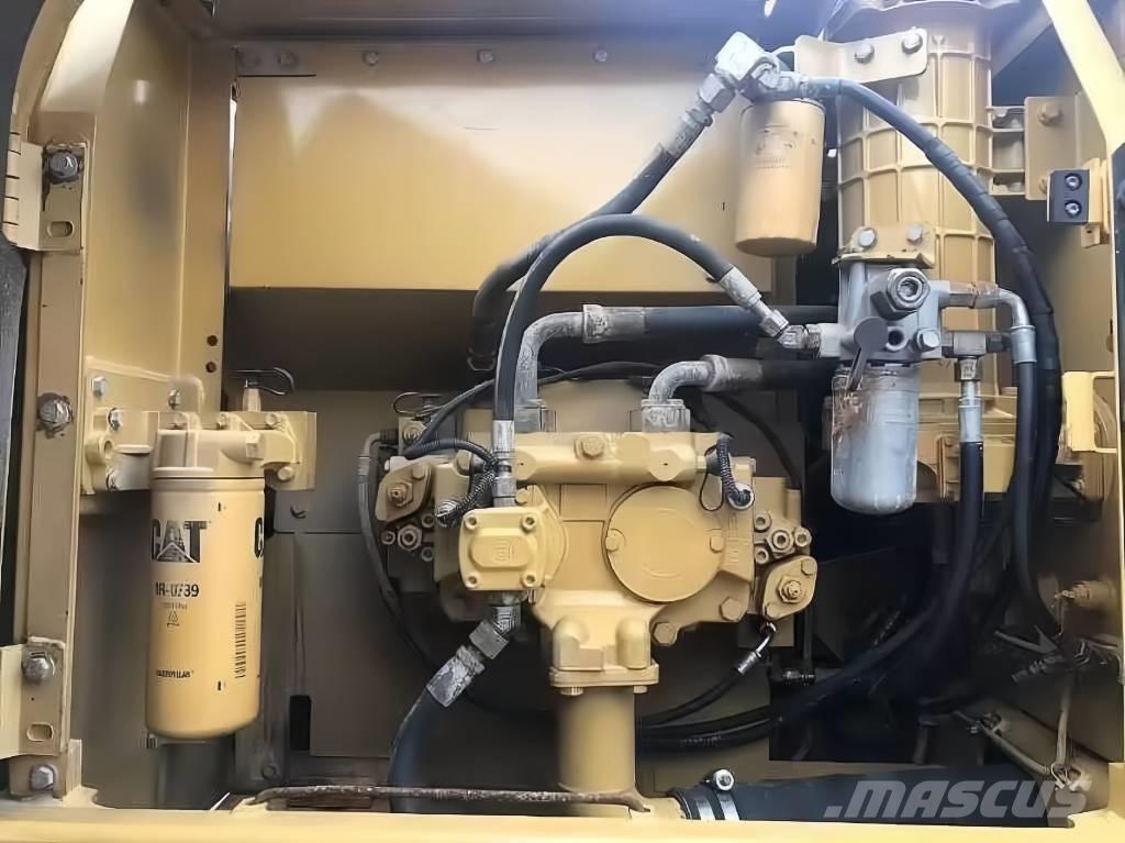 CAT 323 D Telakaivukoneet