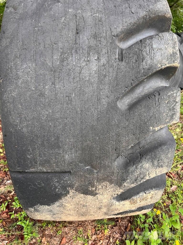  65/35X33 Firestone Renkaat ja vanteet