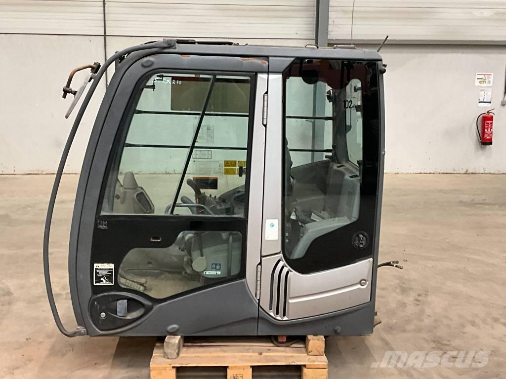 Hitachi ZX 210-3 Ohjaamo ja sisusta