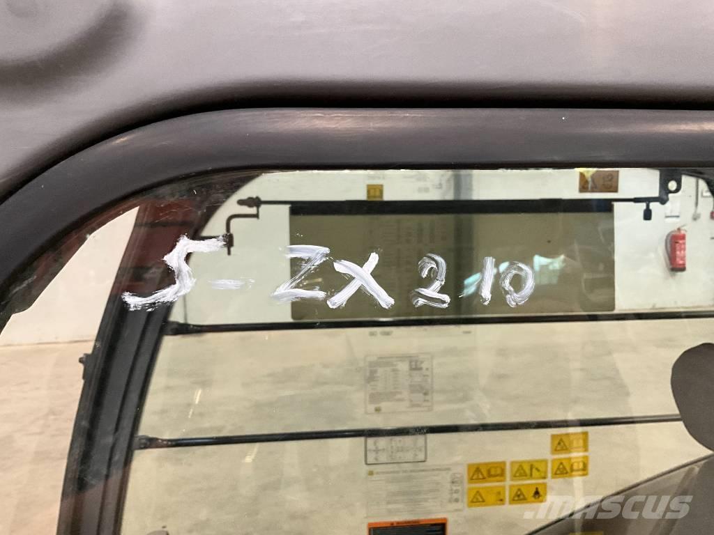 Hitachi ZX 210-3 Ohjaamo ja sisusta