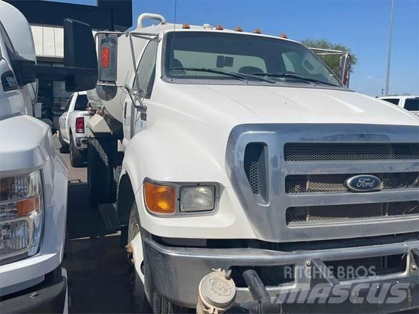 Ford F750 Säiliöautot