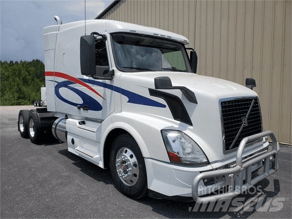 Volvo VNL64T630 Vetopöytäautot
