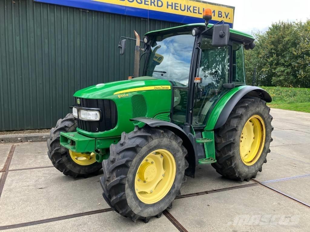 John Deere 5100 R Traktorit