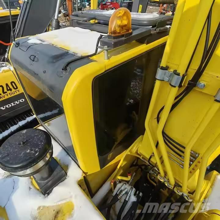 Komatsu PC 210 LC Telakaivukoneet