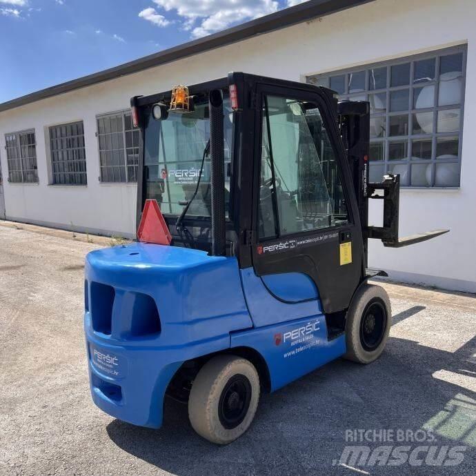 Yale GDP30VX Dieseltrukit