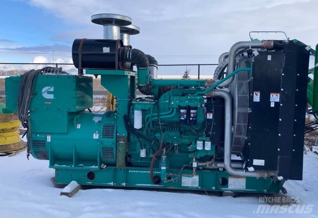 Cummins QST30G5 Dieselgeneraattorit
