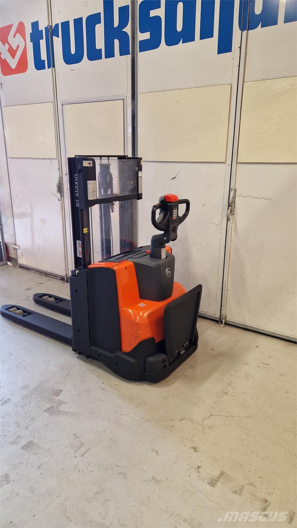 BT SWE200D Ajettavat pinoamisvaunut