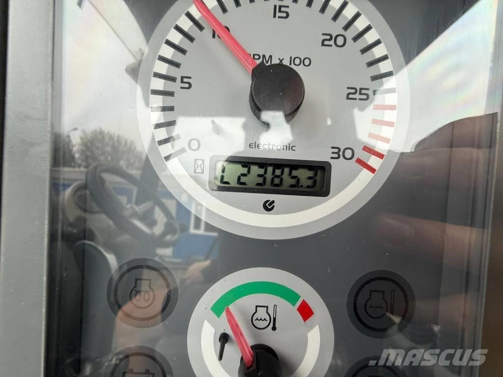 Komatsu WB 93 S-5 Kaivurikuormaajat