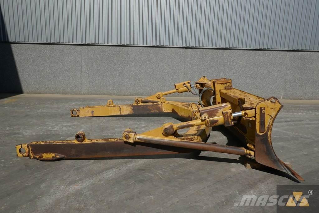 CAT D8T Blade Puskulevyt