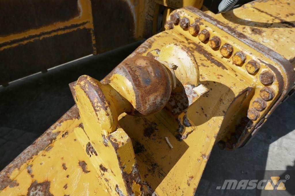 CAT D8T Blade Puskulevyt