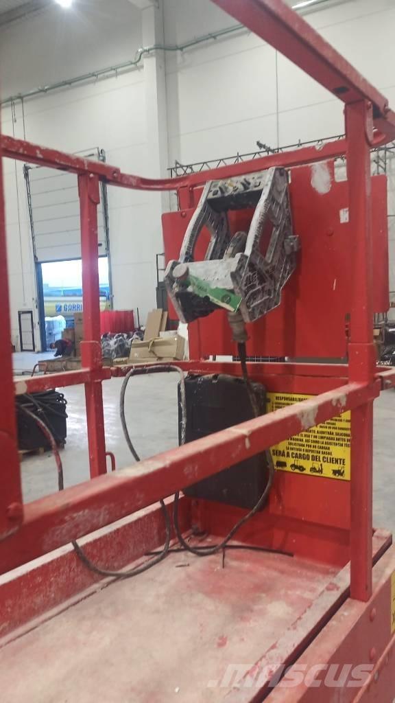 JLG 2030 ES Saksilavat