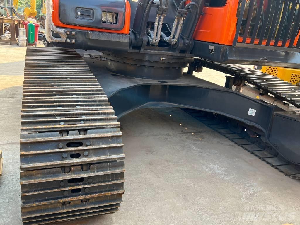 Doosan DX300 Pyöräkaivukoneet