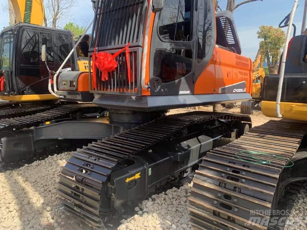 Doosan DX 225 Telakaivukoneet