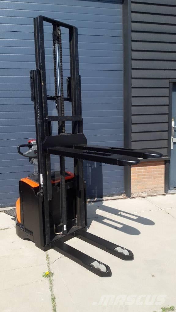 BT SWE 120 Ajettavat pinoamisvaunut