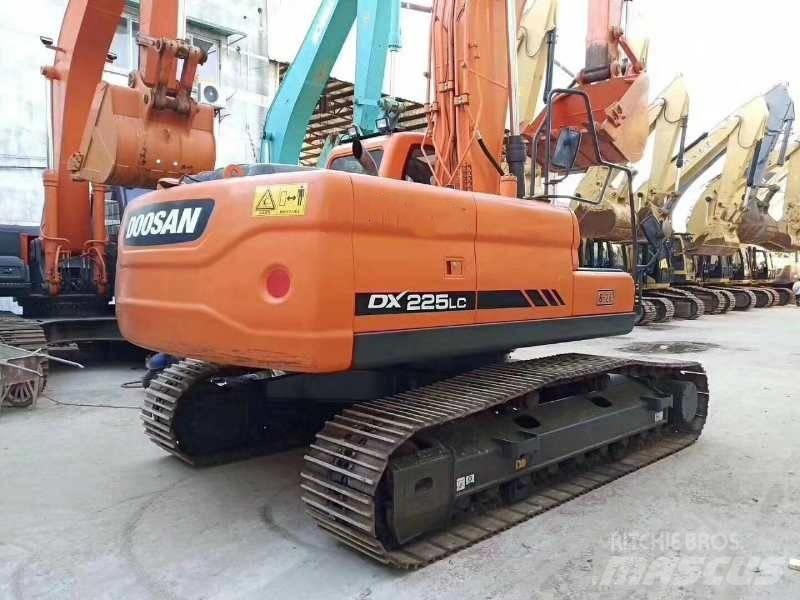 Doosan DX 225 Telakaivukoneet
