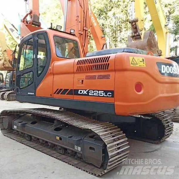 Doosan DX 225 Telakaivukoneet
