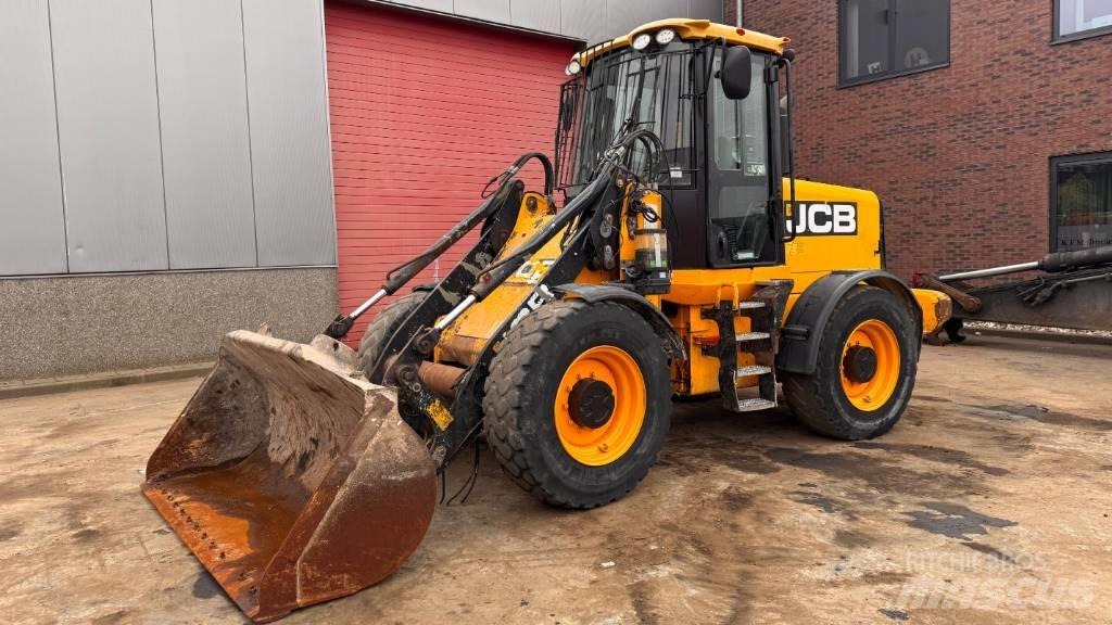 JCB 411 Pyöräkuormaajat