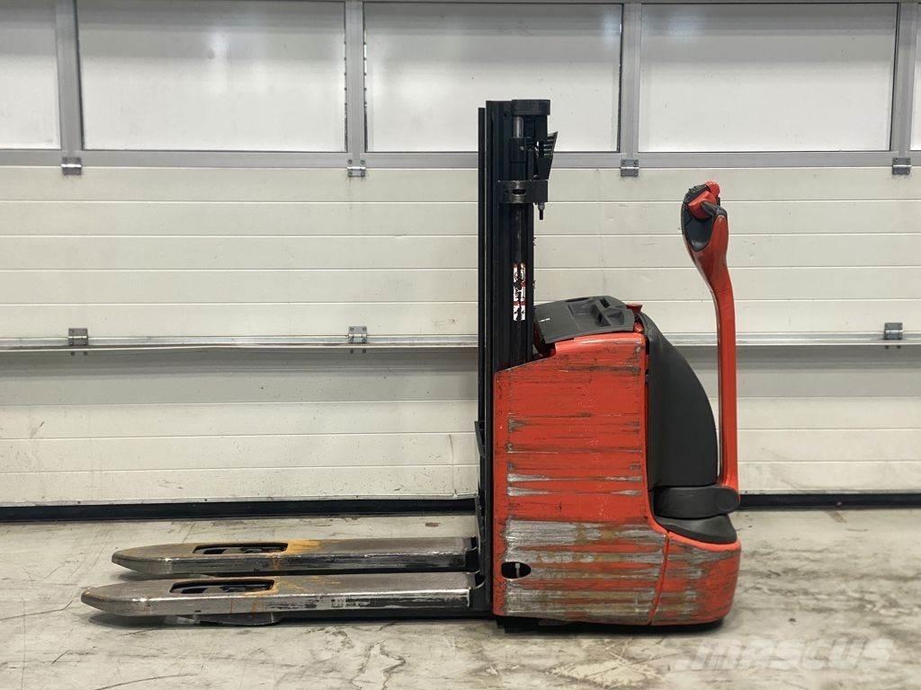 Linde L12 I Käyden ajettavat pinoamistrukit