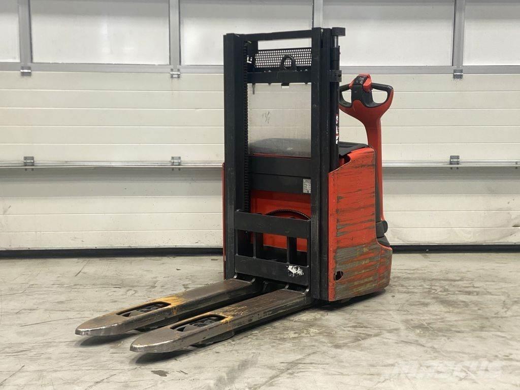 Linde L12 I Käyden ajettavat pinoamistrukit
