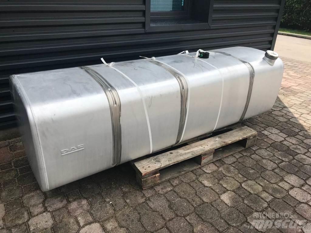 DAF 850 L Polttoaine- ja lisäainesäiliöt