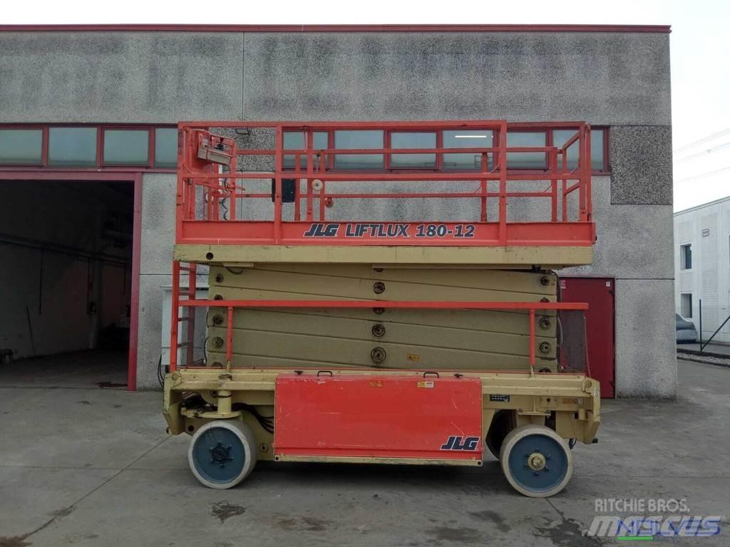JLG 180-12 Saksilavat
