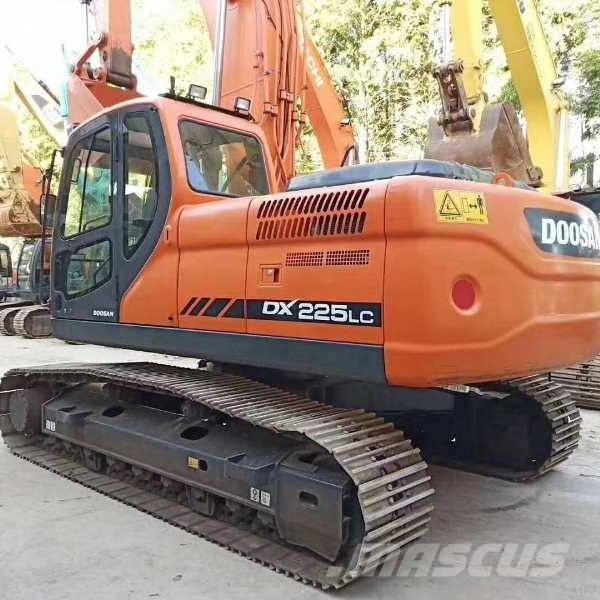 Doosan DX 225 Telakaivukoneet