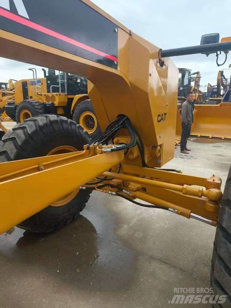 CAT 140K Tiehöylät