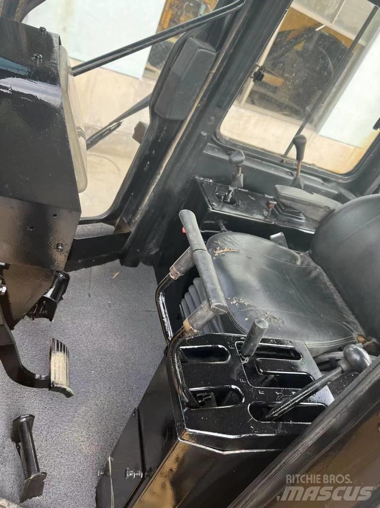 CAT D8 Tiehöylät