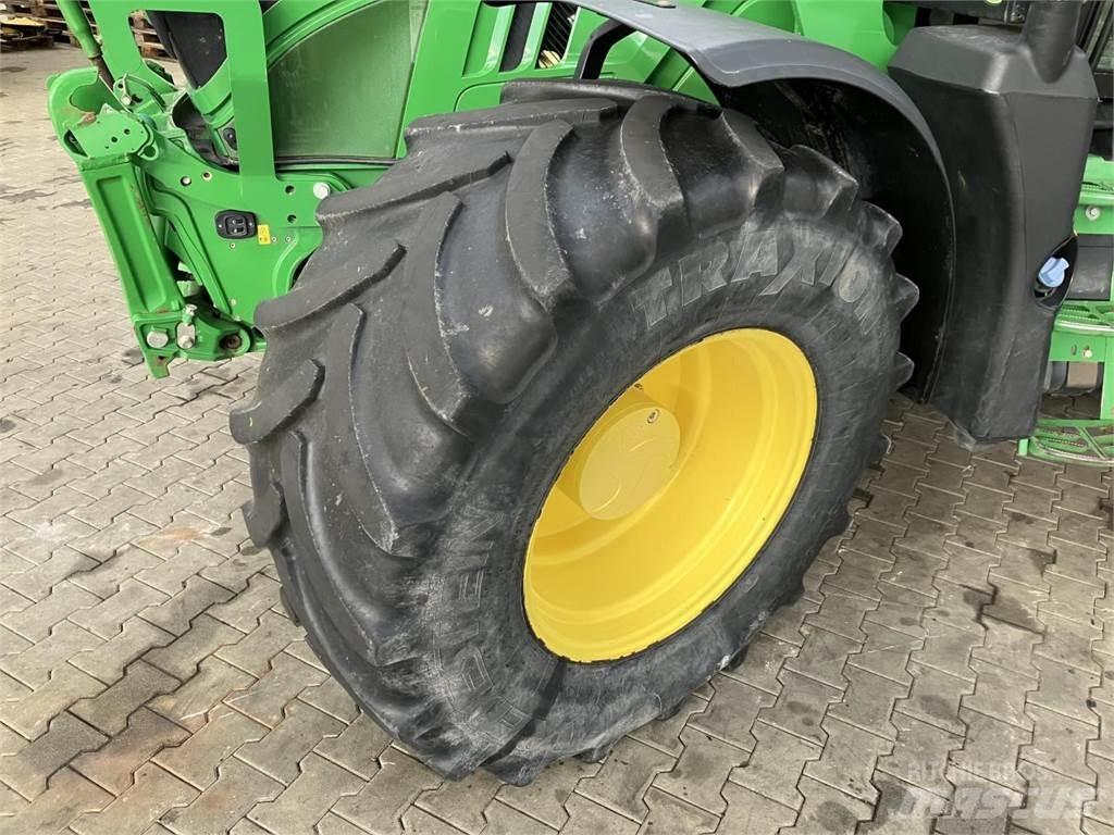 John Deere 6155R Traktorit