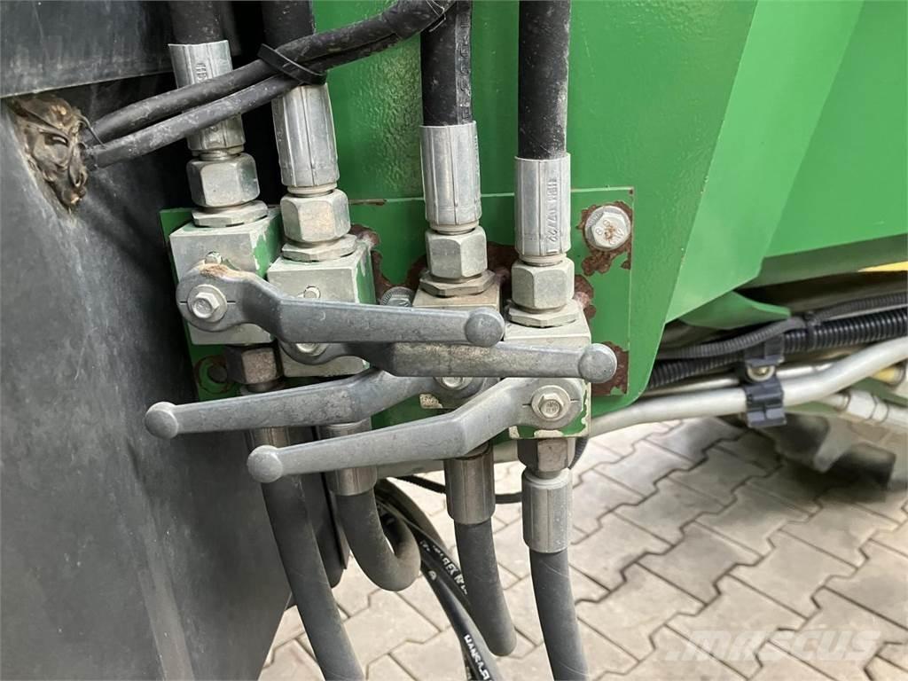 John Deere 6155R Traktorit