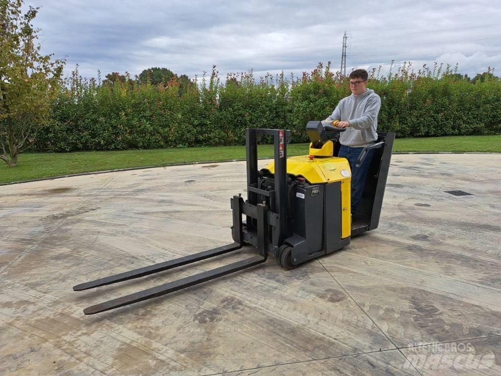 Combilift CS 600 Käyden ajettavat pinoamistrukit