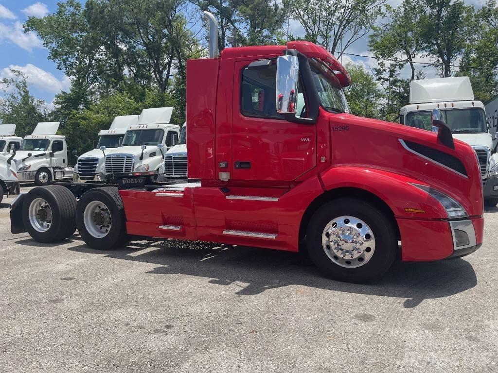 Volvo VNL64T300 Vetopöytäautot