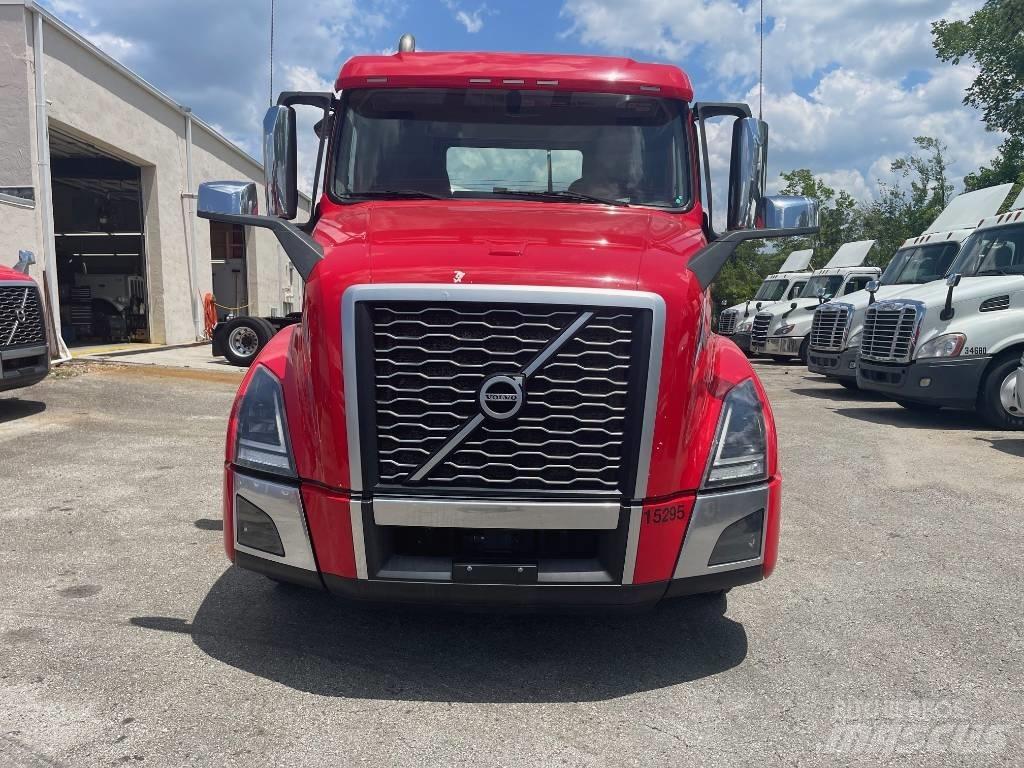 Volvo VNL64T300 Vetopöytäautot