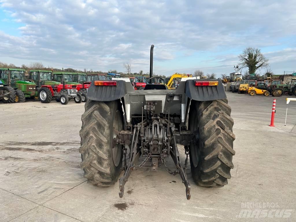 Massey Ferguson 375 Traktorit
