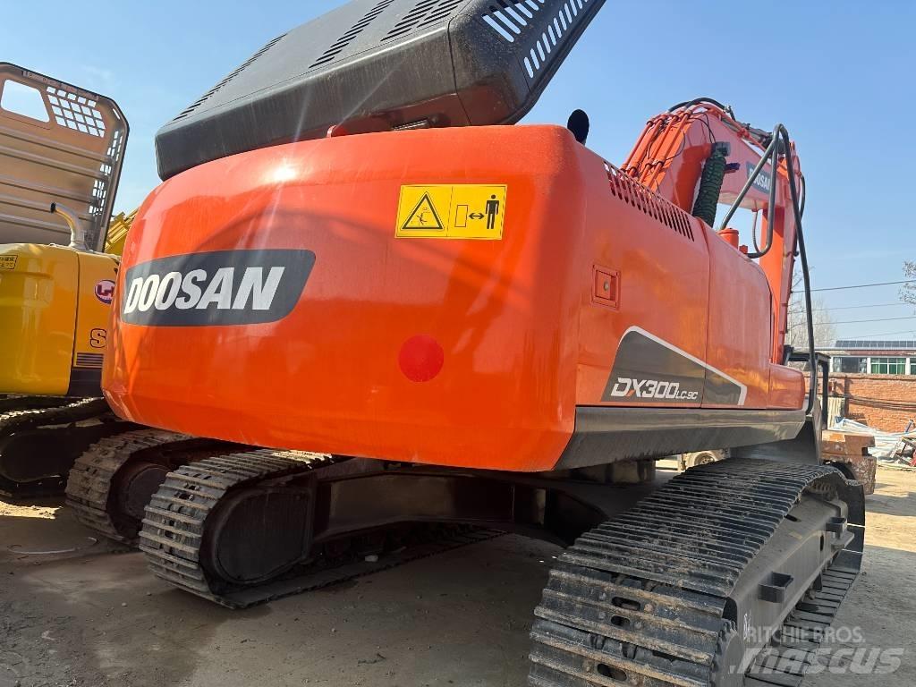 Doosan DX 300 Telakaivukoneet