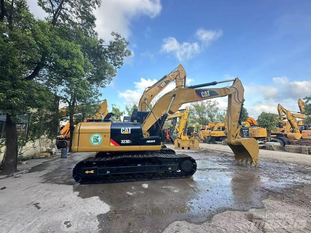 CAT 323 D Telakaivukoneet