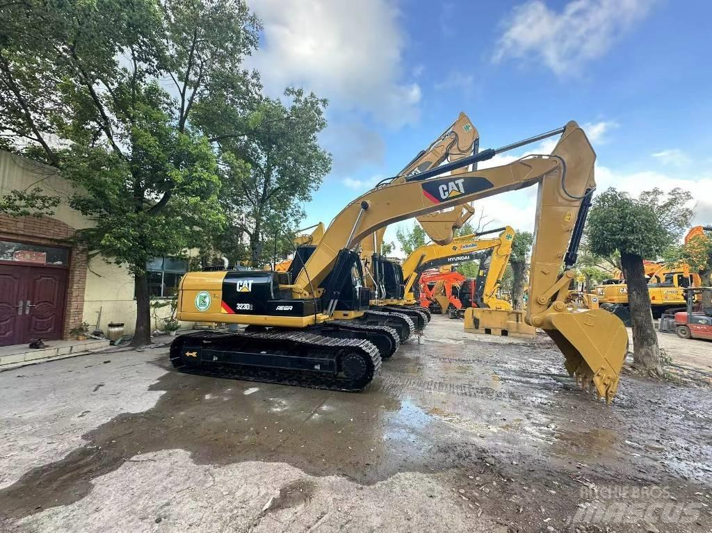CAT 323 D Telakaivukoneet