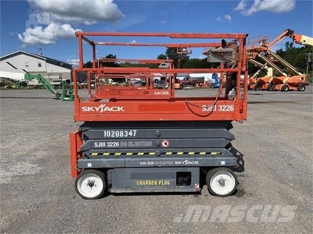 SkyJack SJ III 3226 Saksilavat