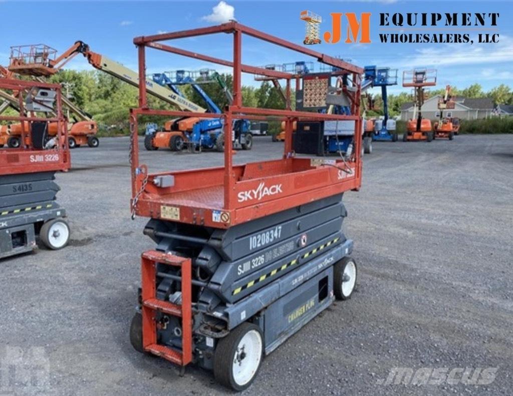 SkyJack SJ III 3226 Saksilavat